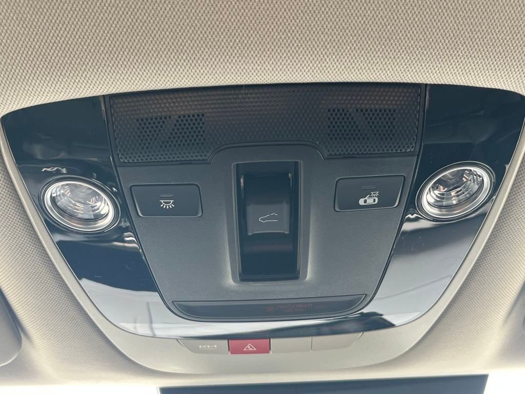 Vehicle image 34 of 46