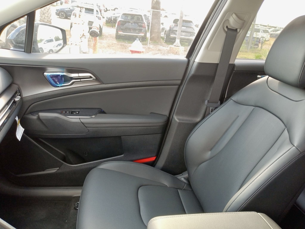 2026 Kia Sportage EX Image 10 of 19