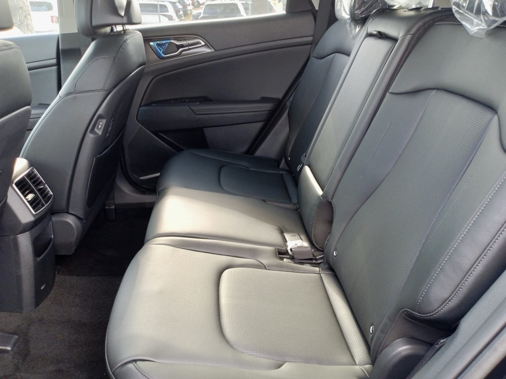 2026 Kia Sportage EX Image 8 of 19