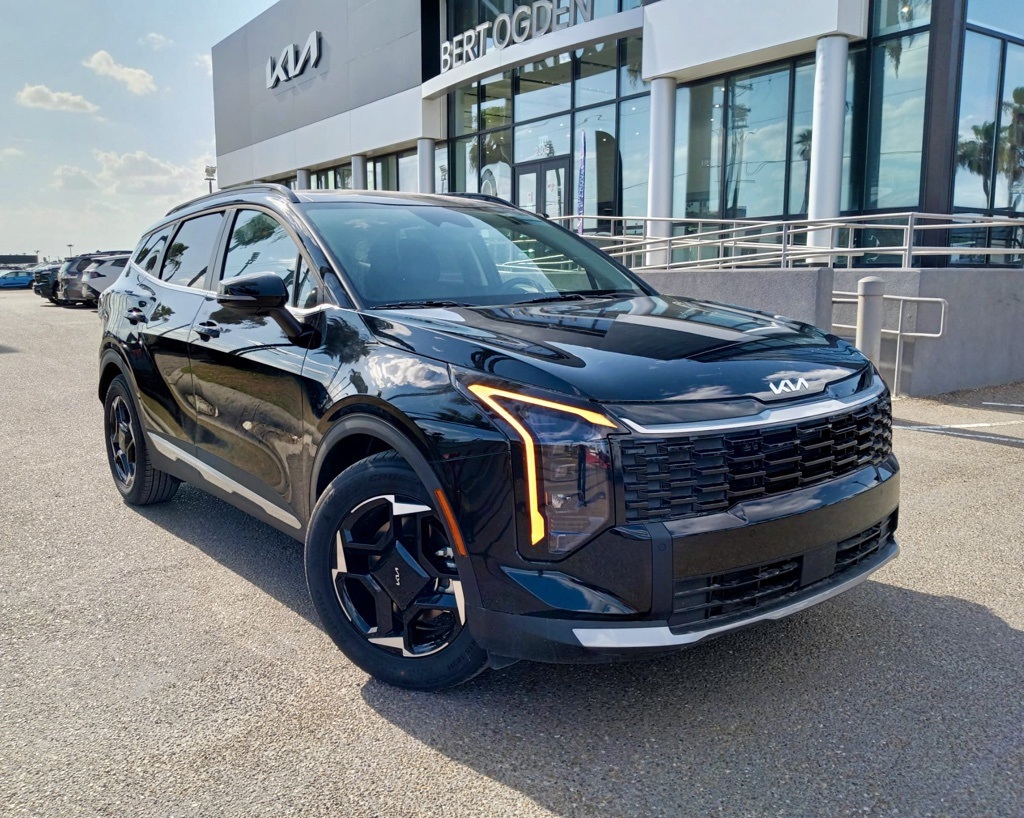 2026 Kia Sportage EX Image 2 of 19