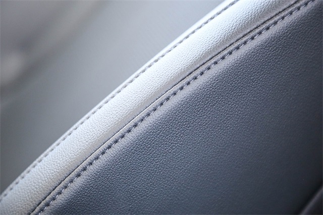Vehicle image 27 of 40