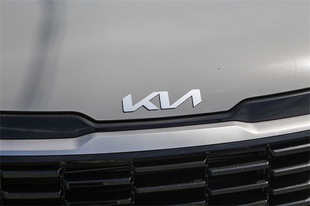 Vehicle image 14 of 40