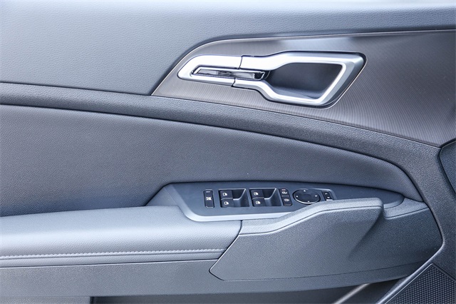Vehicle image 23 of 40