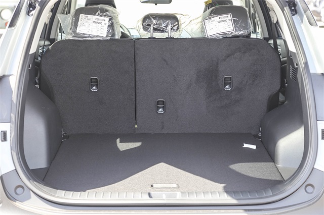 Vehicle image 11 of 40
