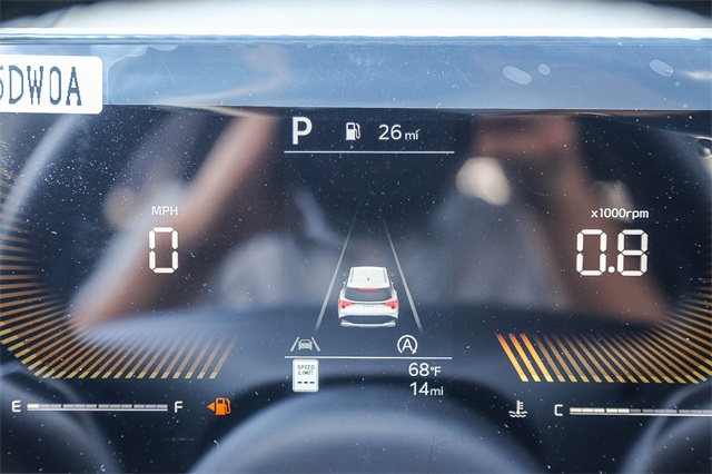 Vehicle image 25 of 40