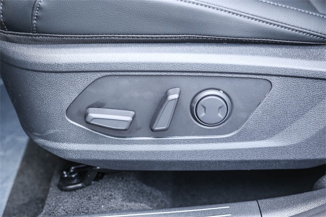Vehicle image 24 of 40
