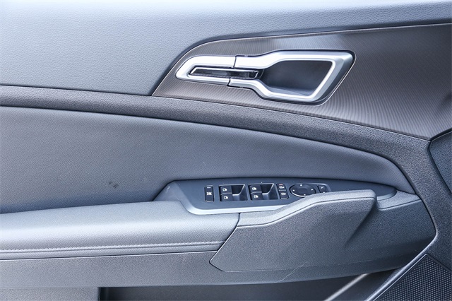 Vehicle image 36 of 40