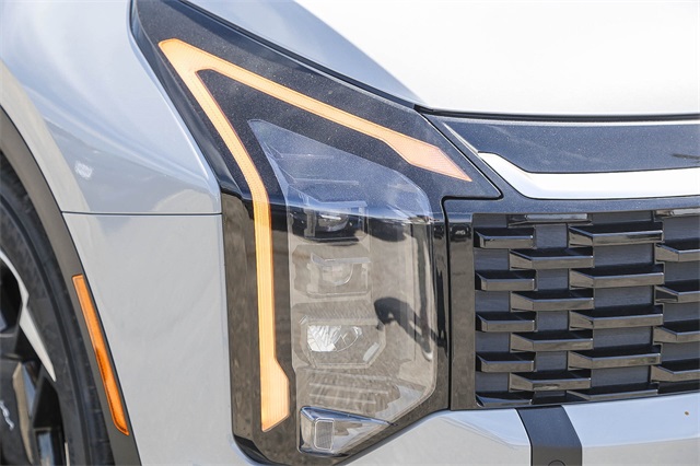 Vehicle image 12 of 40