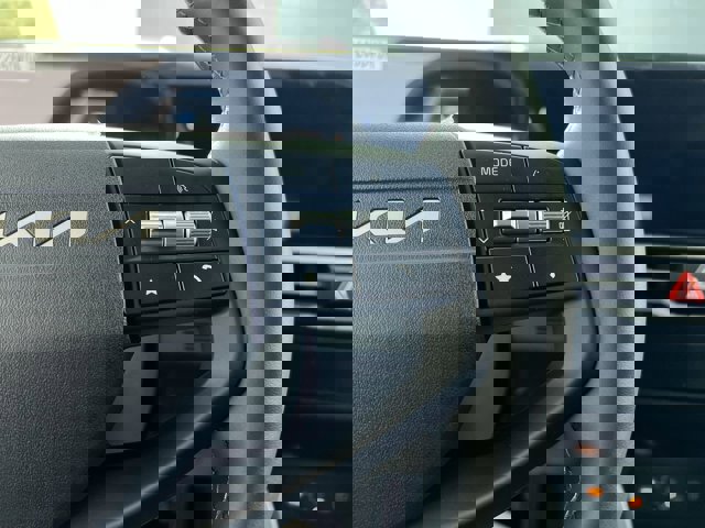 Vehicle image 19 of 35