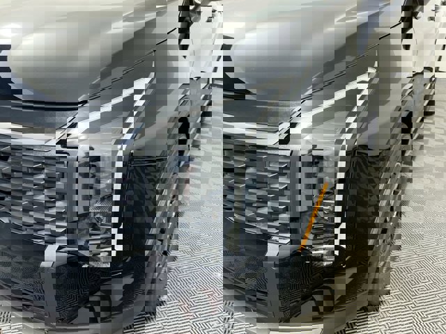 Vehicle image 11 of 35