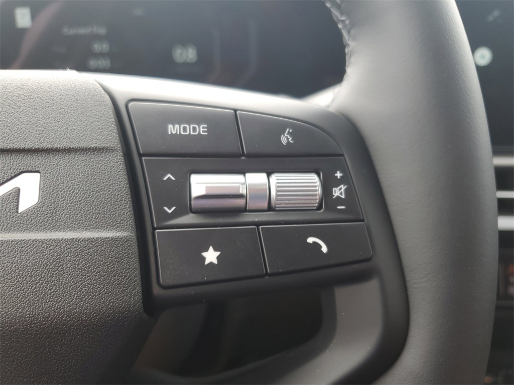 Vehicle image 13 of 30