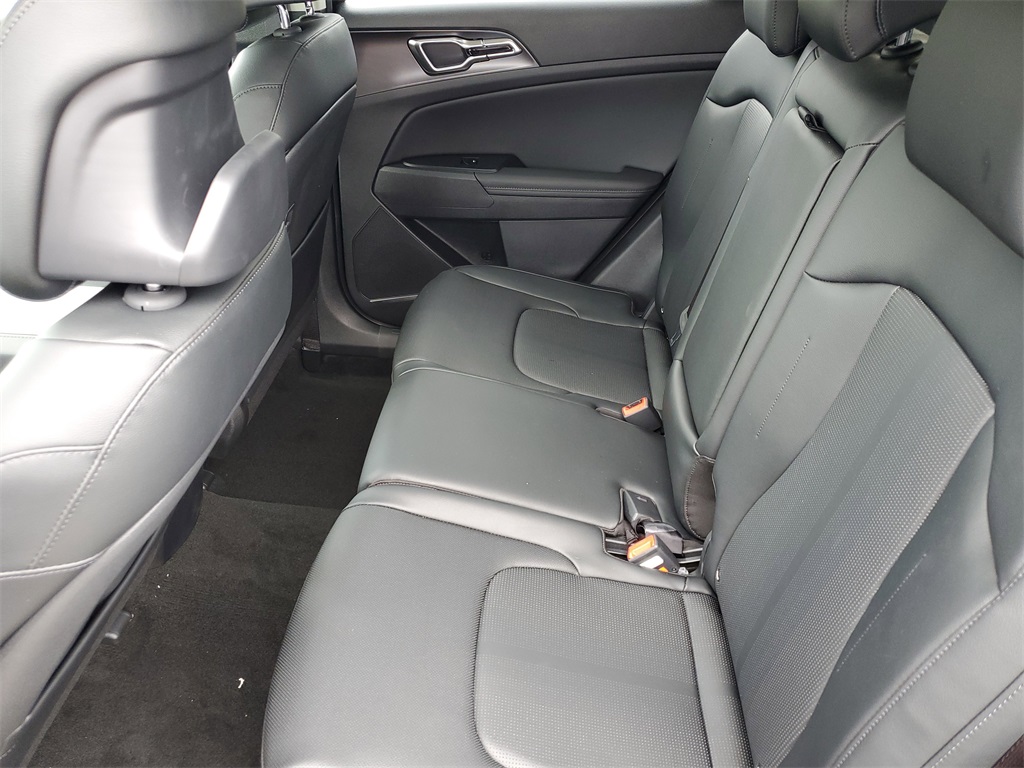 Vehicle image 21 of 30
