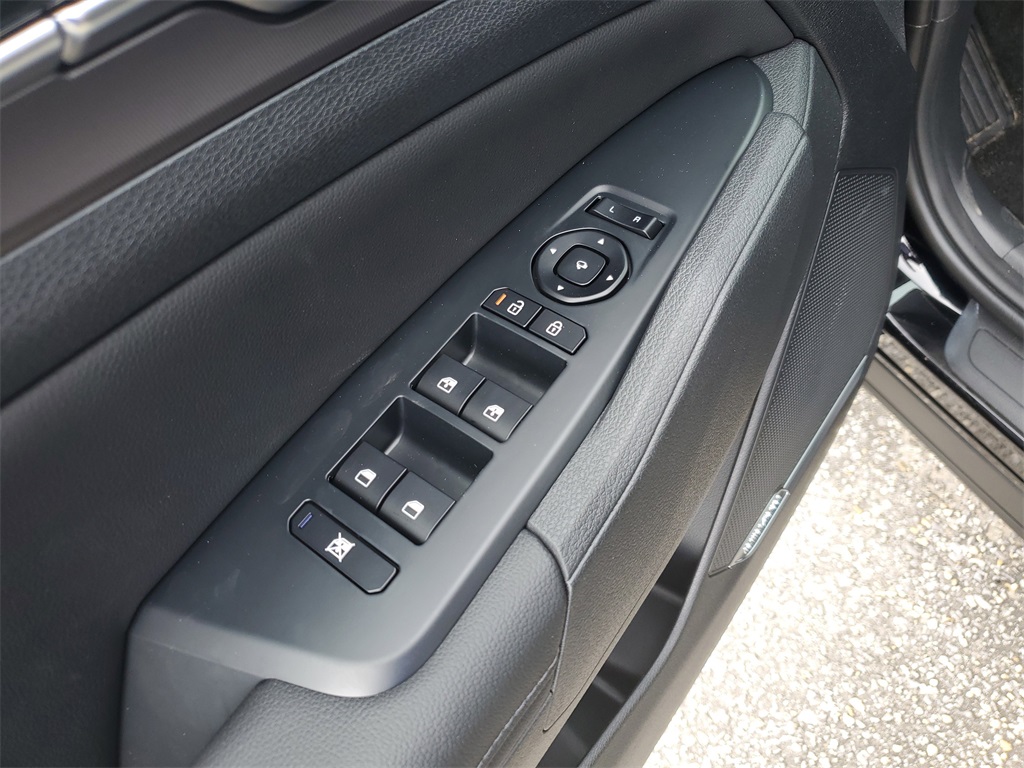 Vehicle image 9 of 30