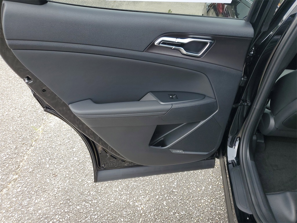 Vehicle image 23 of 30