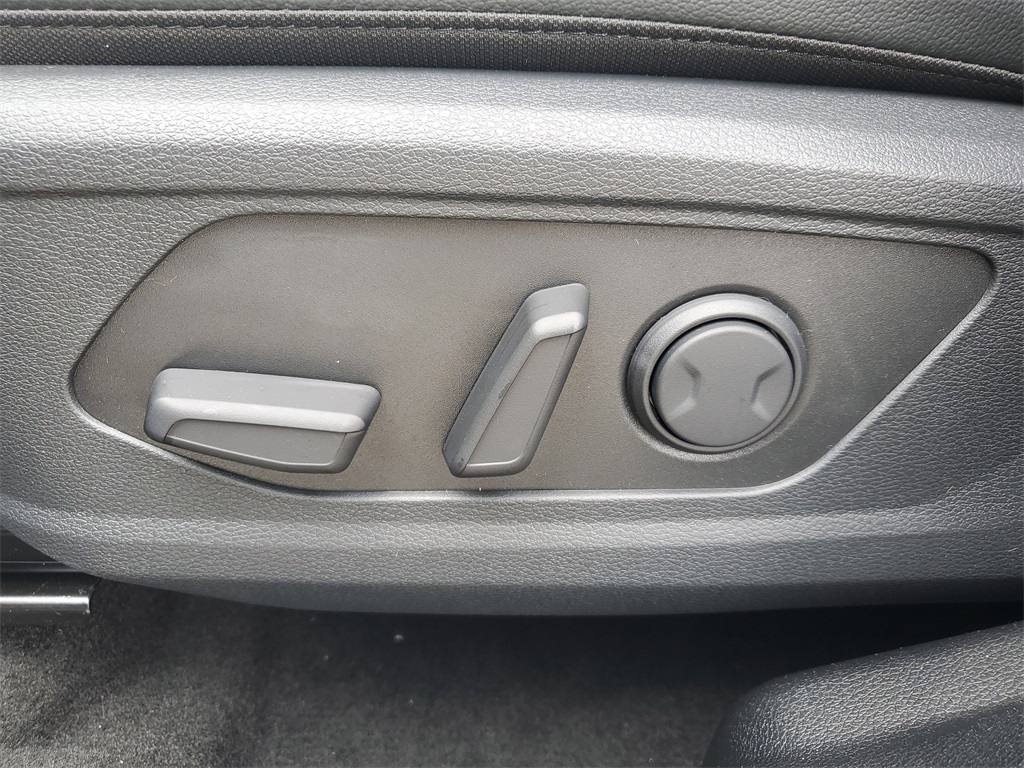 Vehicle image 7 of 30