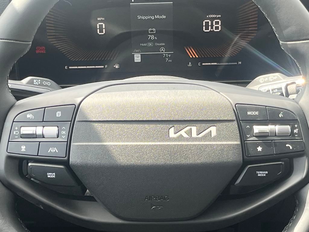 Vehicle image 21 of 35