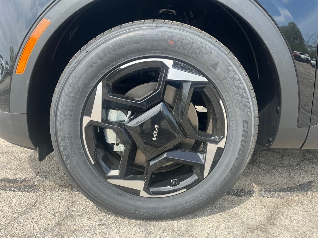 Vehicle image 9 of 35