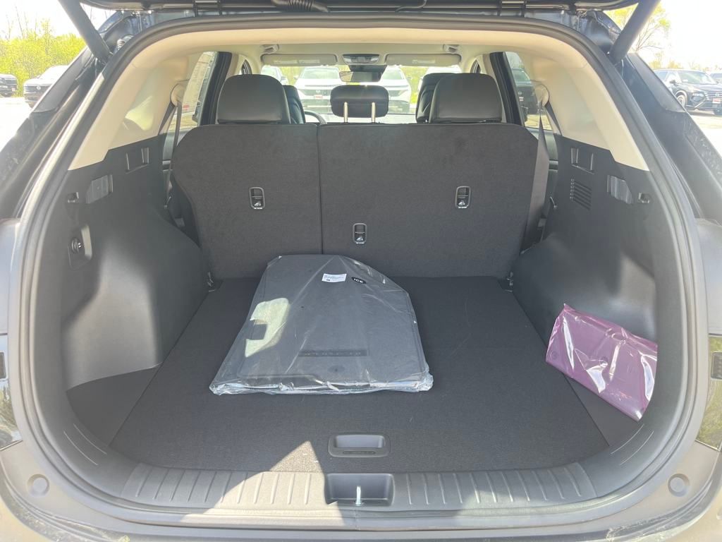 Vehicle image 33 of 35