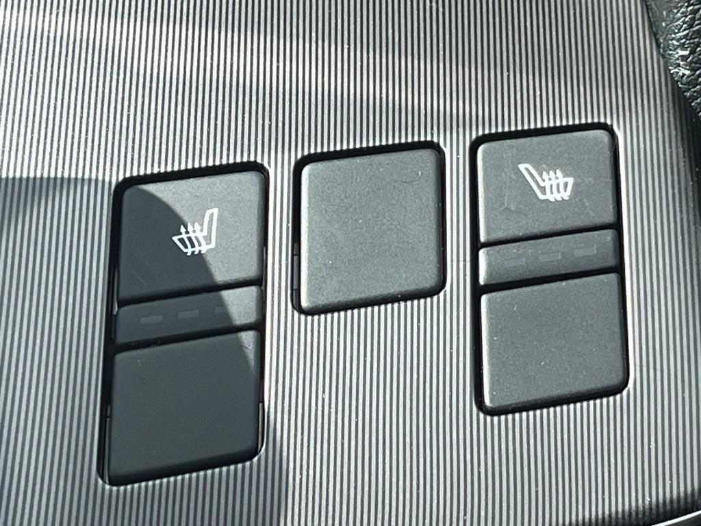 Vehicle image 28 of 35