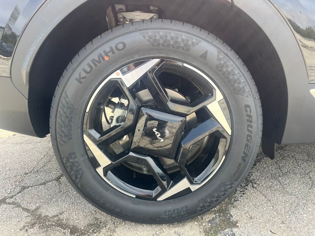 Vehicle image 12 of 35