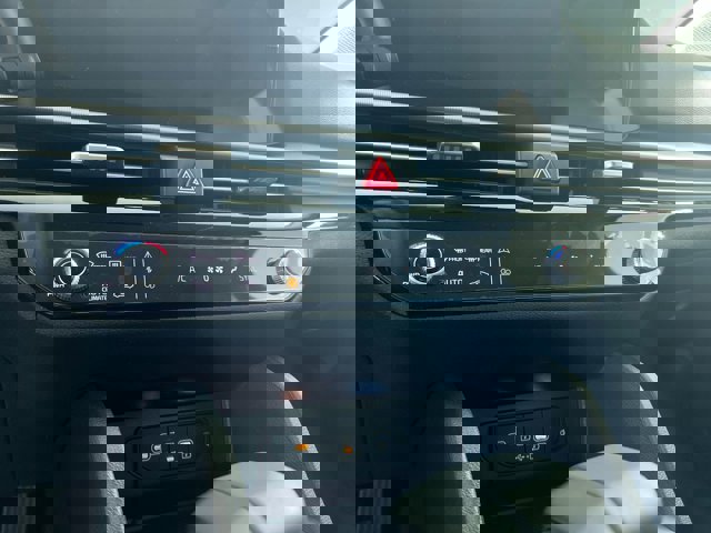 Vehicle image 26 of 36