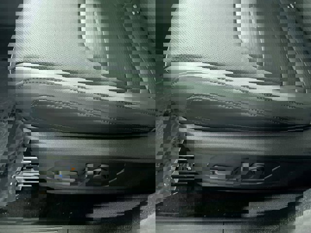 Vehicle image 15 of 36