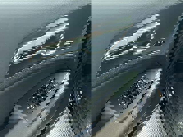 Vehicle image 16 of 36