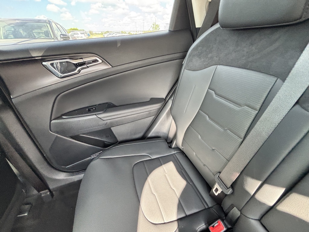 2026 Kia Sportage SX-Prestige Image 9 of 20