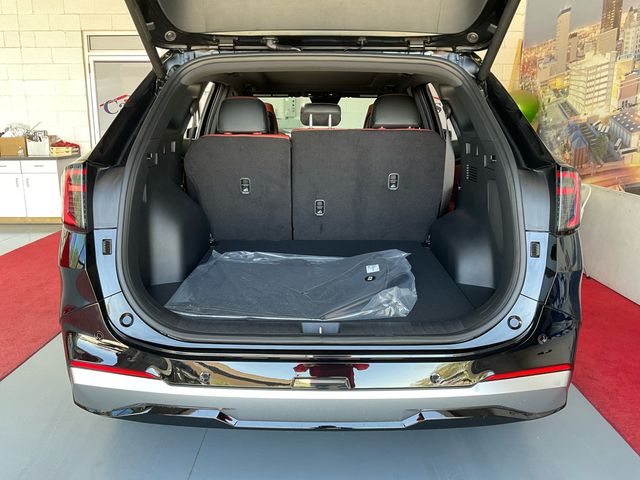 2026 Kia Sportage SX-Prestige Image 13 of 26