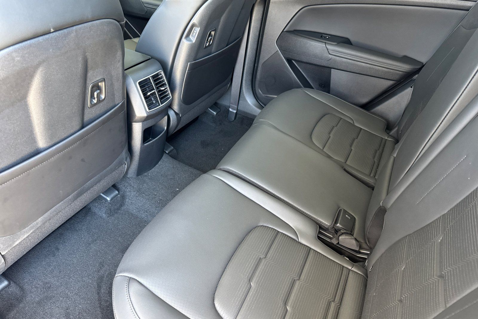 2026 Kia Sportage SX-Prestige Image 9 of 25