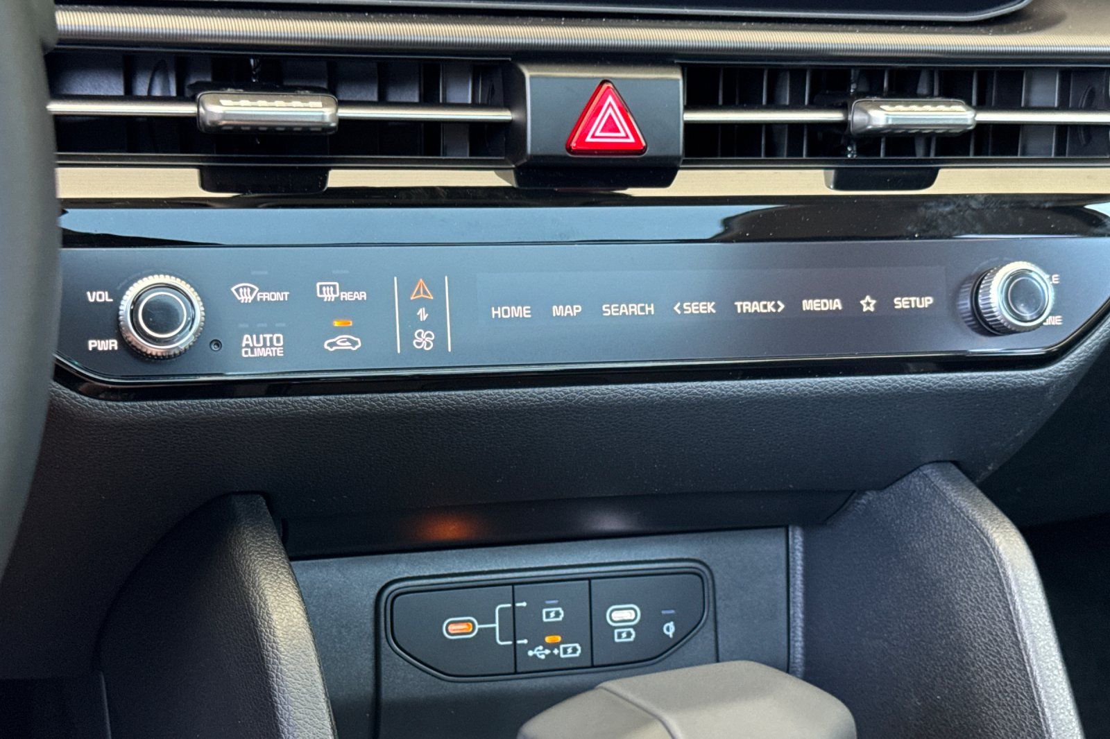 2026 Kia Sportage SX-Prestige Image 17 of 25