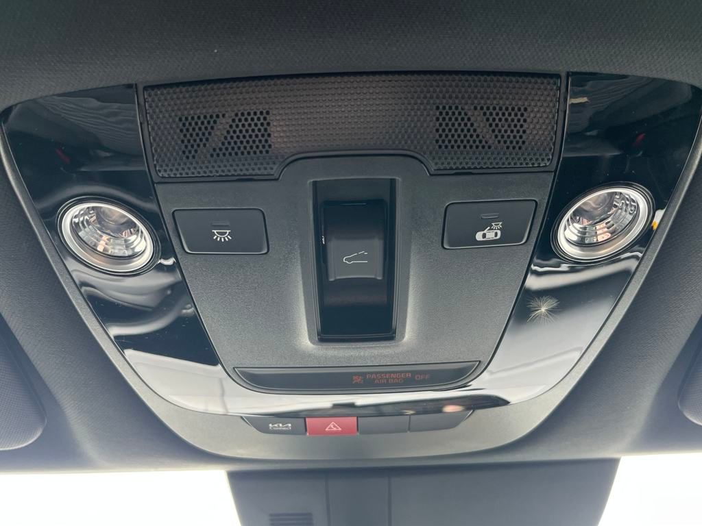 Vehicle image 38 of 43