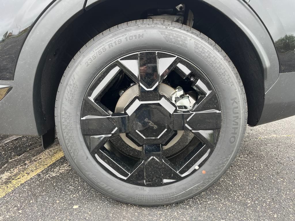 Vehicle image 10 of 43