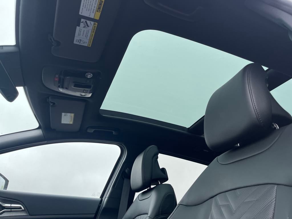 Vehicle image 14 of 43
