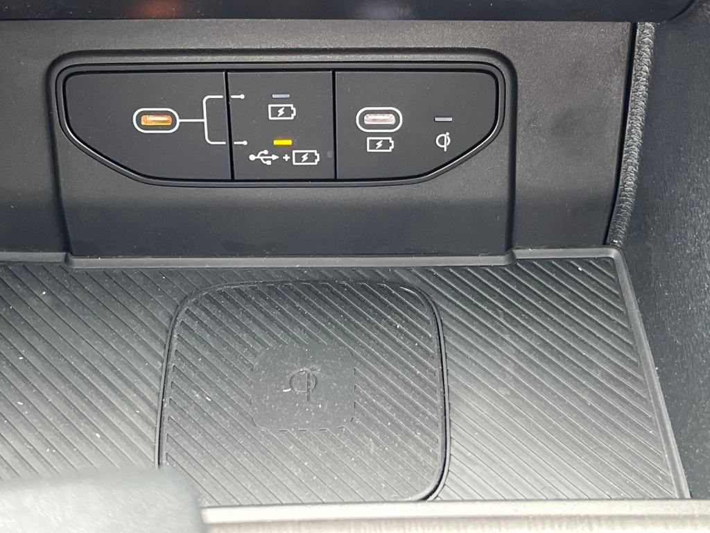 Vehicle image 33 of 43