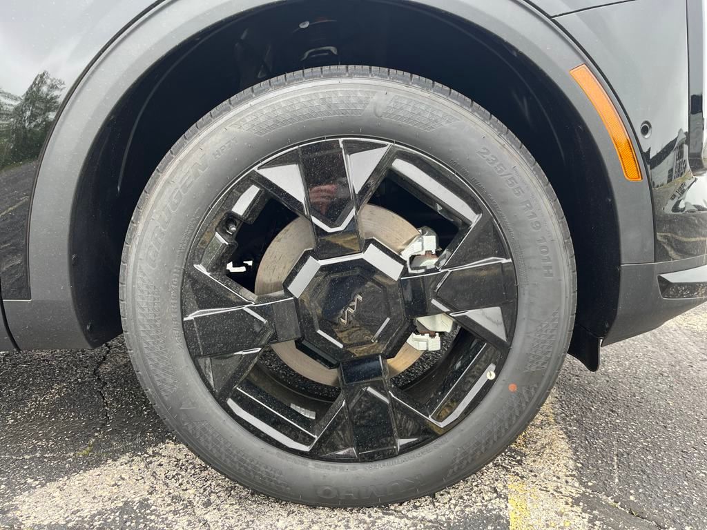 Vehicle image 11 of 43