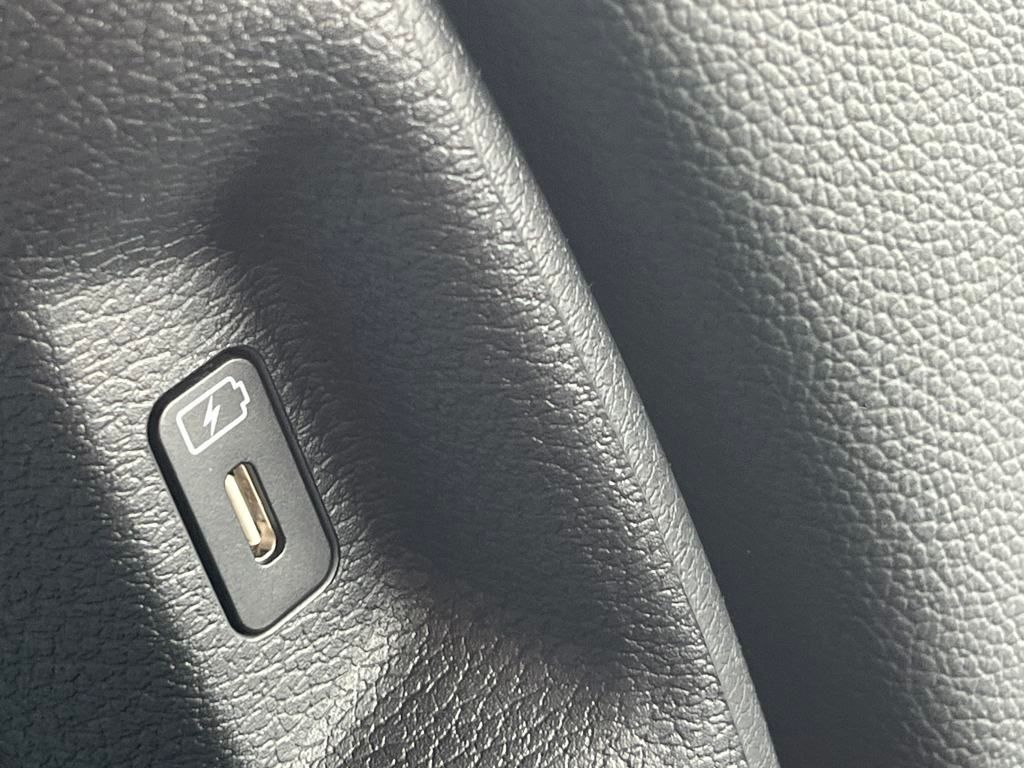 Vehicle image 40 of 43