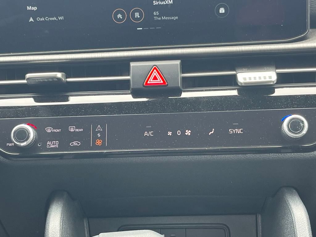 Vehicle image 32 of 43