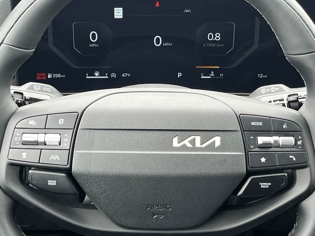 Vehicle image 25 of 43