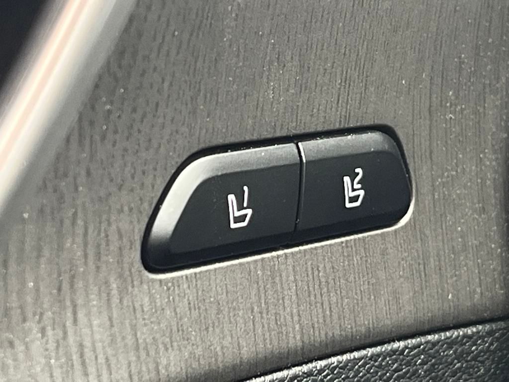 Vehicle image 22 of 43