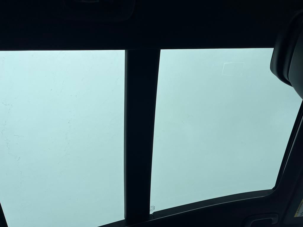 Vehicle image 19 of 43