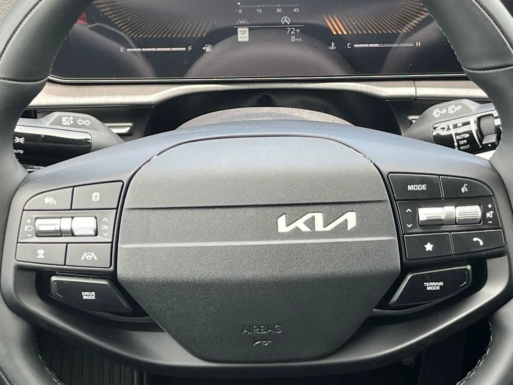 Vehicle image 24 of 39