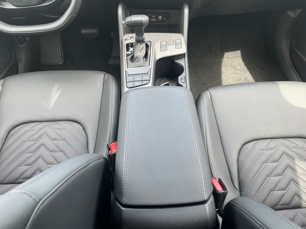 Vehicle image 33 of 39
