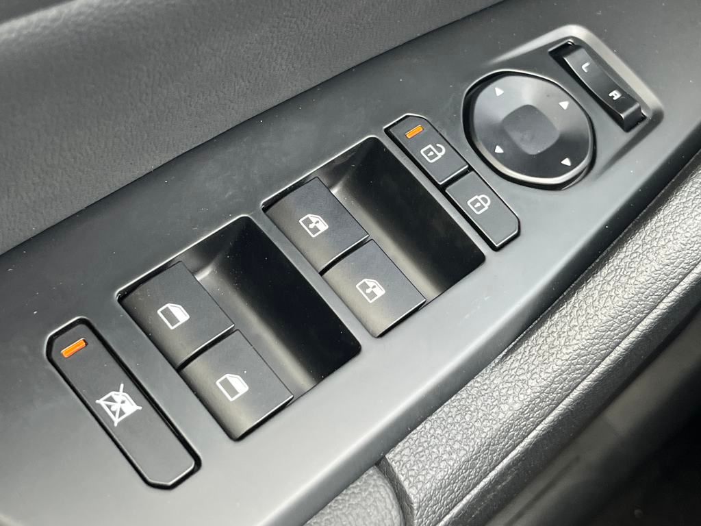 Vehicle image 21 of 39