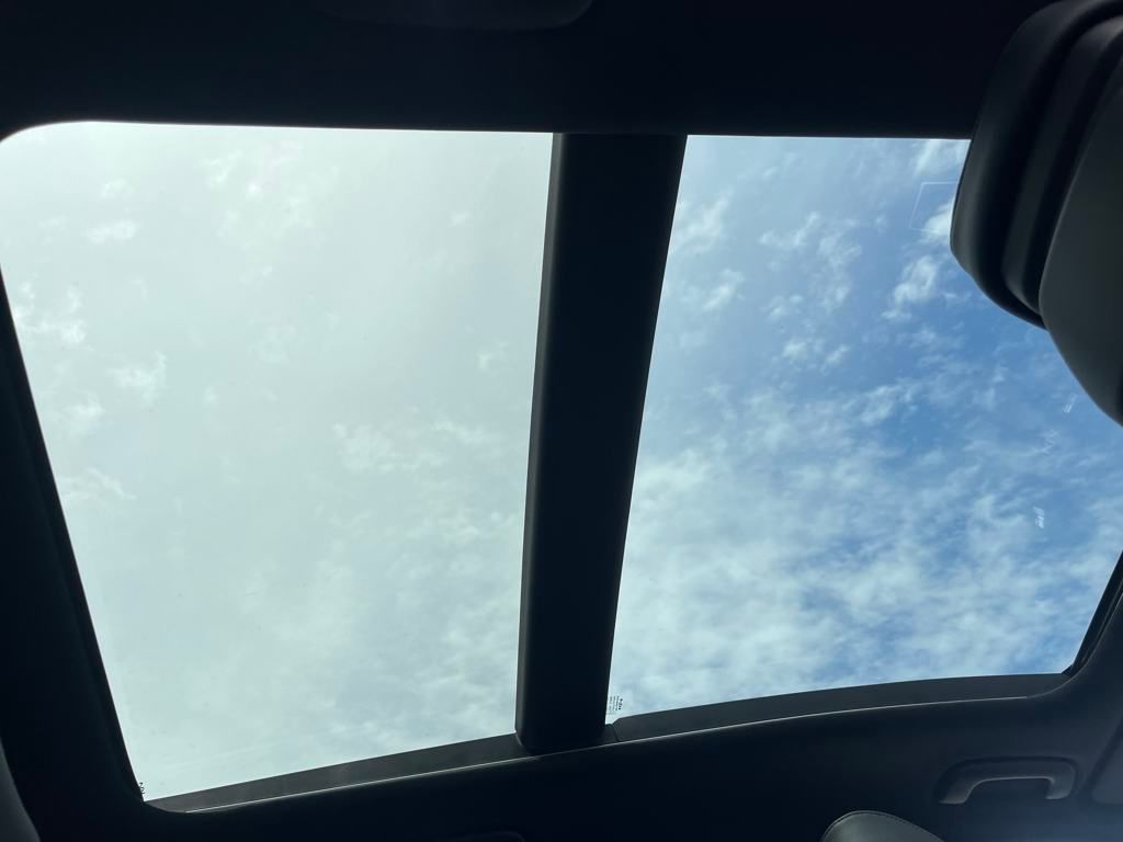 Vehicle image 19 of 39