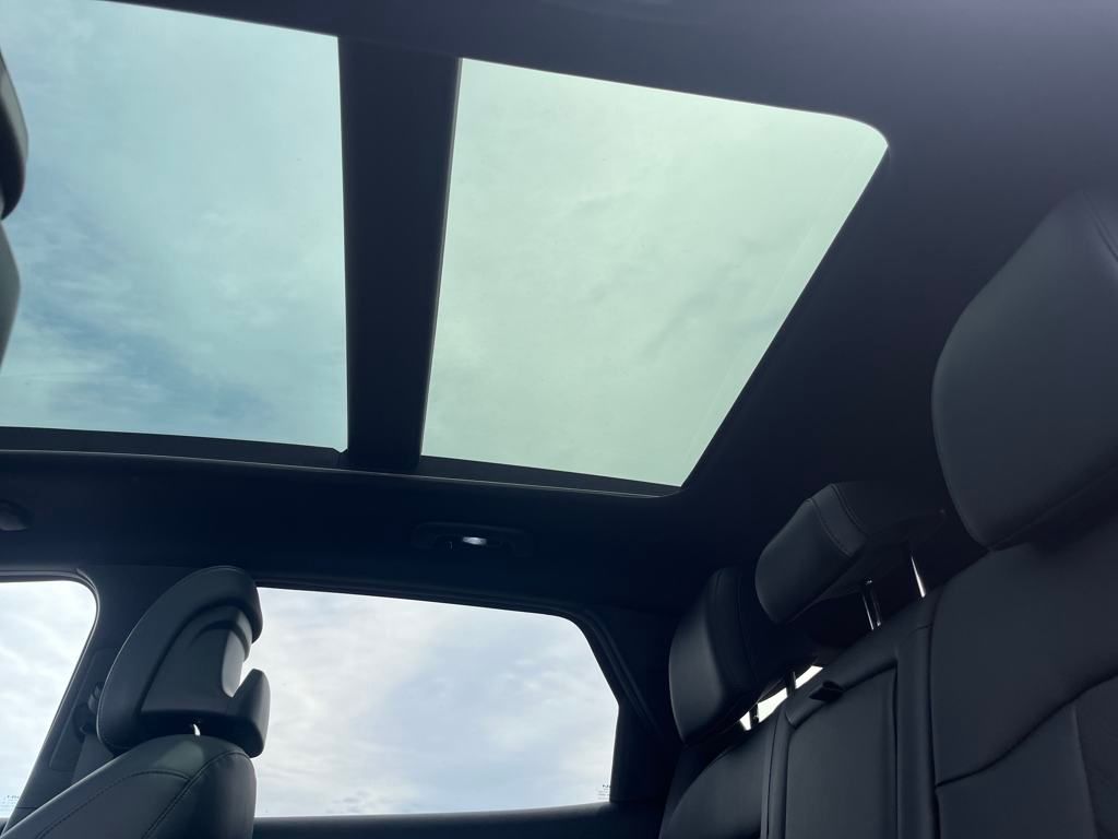 Vehicle image 16 of 39
