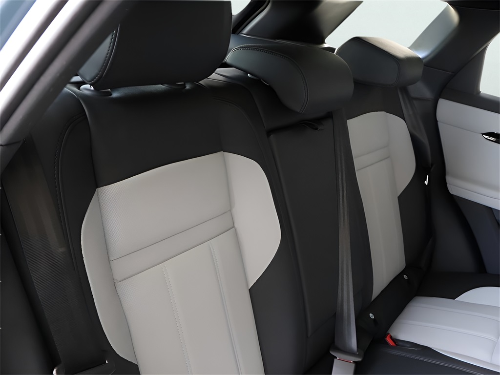 2026 Land Rover Range Rover Evoque Dynamic SE Image 19 of 80