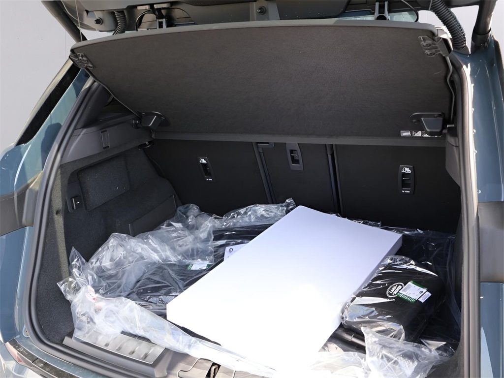 2026 Land Rover Range Rover Evoque Dynamic SE Image 17 of 80