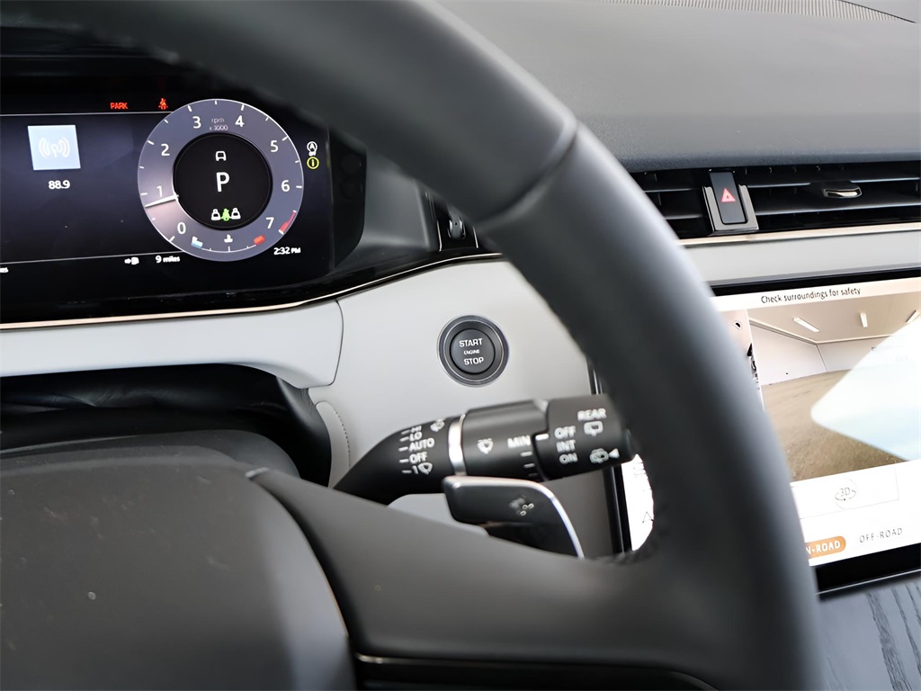 2026 Land Rover Range Rover Evoque Dynamic SE Image 31 of 80