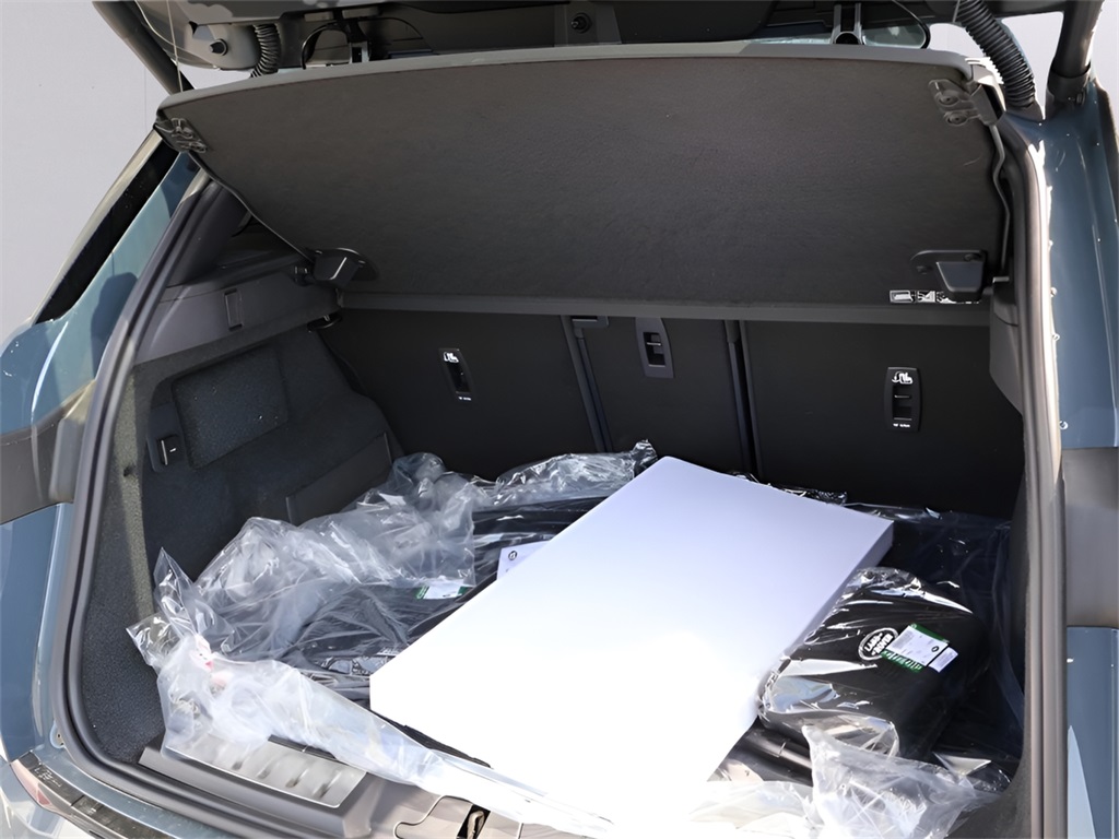 2026 Land Rover Range Rover Evoque Dynamic SE Image 18 of 80